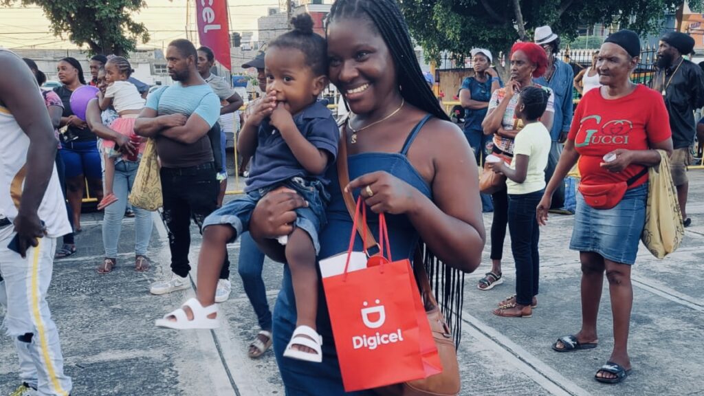 Nuff Pikkins This Christmas With Digicel